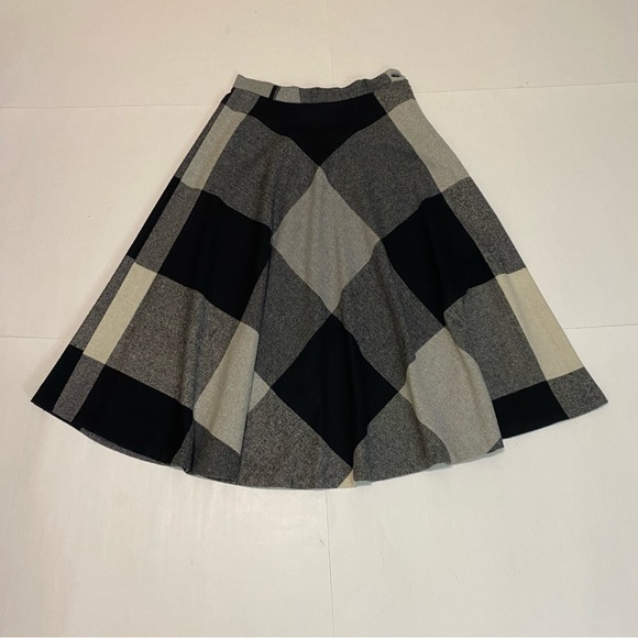 No Brand Dresses & Skirts - ❤️ Black & white plaid circle skirt.